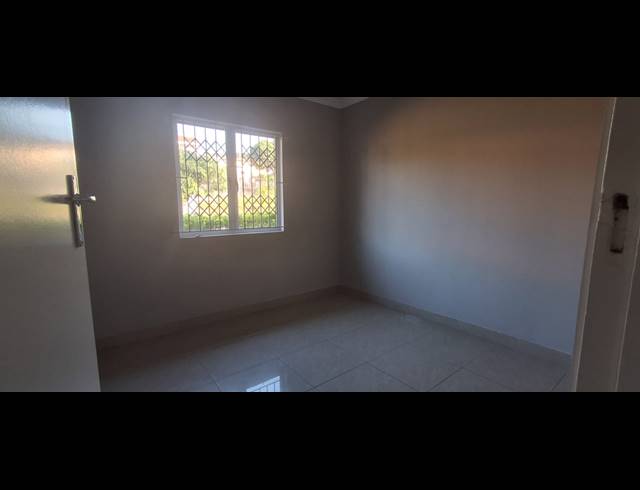 4 BEDROOM FREEHOLD TO LET IN GROVE END